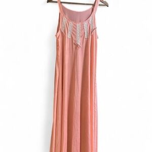 True‎ vintage nightgown size medium